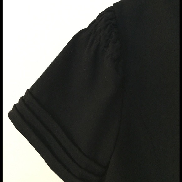 Magaschoni Cropped Black Jacket - Picture 3 of 9